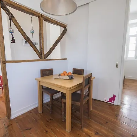 Lovelystay - 2bedroom Flat - Bica, Charm And Terrace 아파트