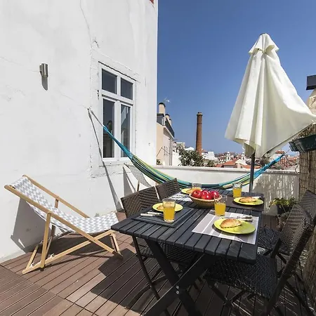 Lovelystay - 2bedroom Flat - Bica, Charm And Terrace Lissabon