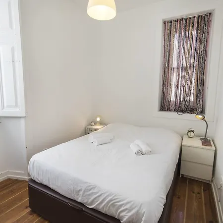 Lovelystay - 2bedroom Flat - Bica, Charm And Terrace 아파트 *
