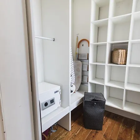 Lovelystay - 2bedroom Flat - Bica, Charm And Terrace * 리스본