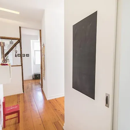 Lovelystay - 2bedroom Flat - Bica, Charm And Terrace 아파트