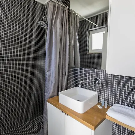 Lovelystay - 2bedroom Flat - Bica, Charm And Terrace 아파트