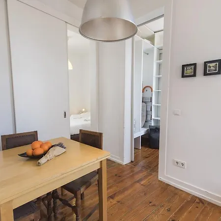 Lovelystay - 2bedroom Flat - Bica, Charm And Terrace 아파트