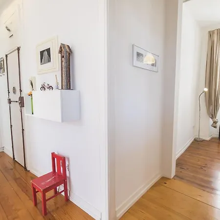 Lovelystay - 2bedroom Flat - Bica, Charm And Terrace * 리스본