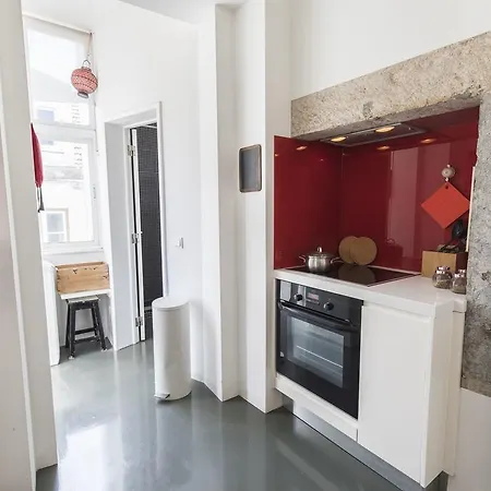 Lovelystay - 2bedroom Flat - Bica, Charm And Terrace * 리스본