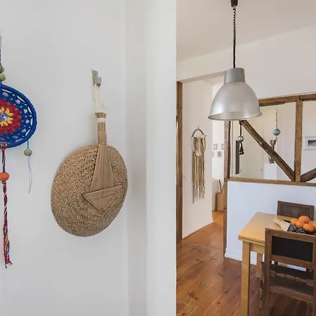 Lovelystay - 2bedroom Flat - Bica, Charm And Terrace * Lissabon