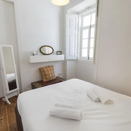 아파트 Lovelystay - 2bedroom Flat - Bica, Charm And Terrace *