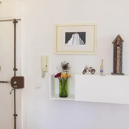 Lovelystay - 2bedroom Flat - Bica, Charm And Terrace * Lissabon